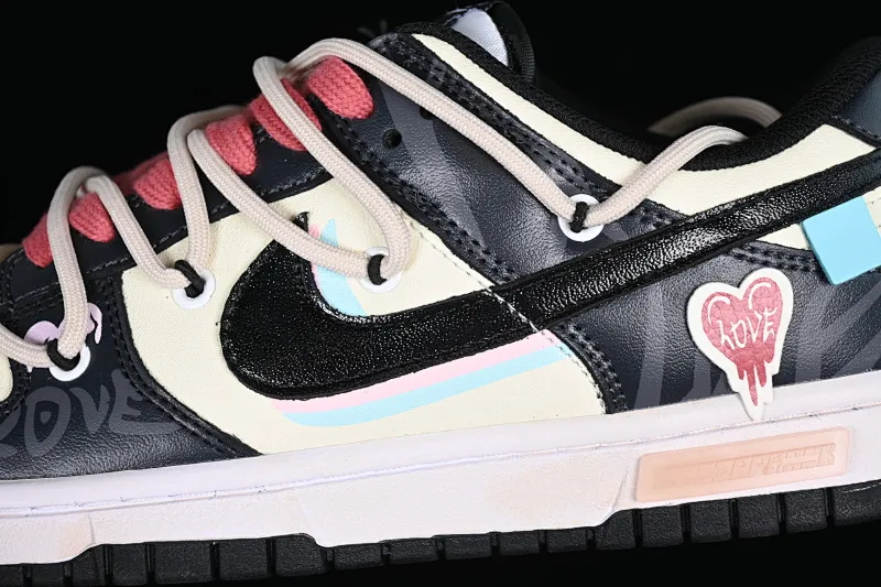 All Categories Nk SB Dunk Series Nk SB Dunk Low Low-top sneakers Customized large box Nk Dunk Low Panda Prank-Psychedelic Love SB strap low-top casual sneakers CW1590-100